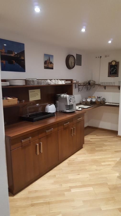 Pension "Zum Raubritter" Langquaid Екстериор снимка